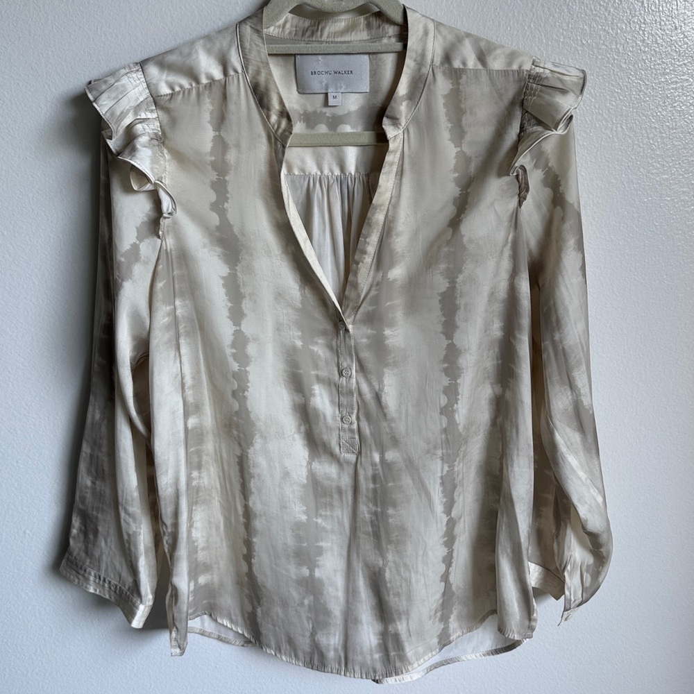 Brochu Walker Cream Gray Tie Dye Long Sleeve V-Neck Blouse Top, Size Medium